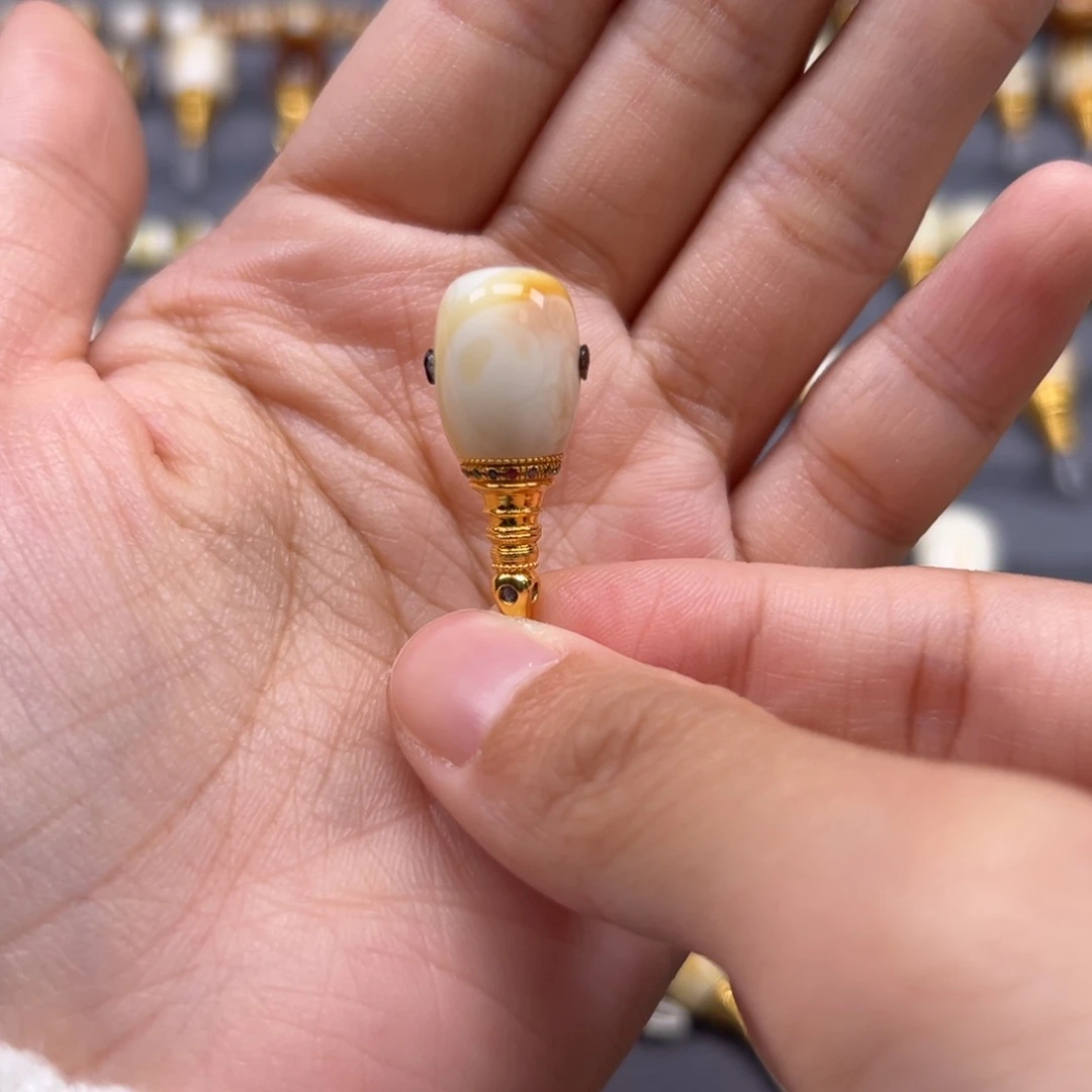 琥珀未镶嵌裸石11.1mm