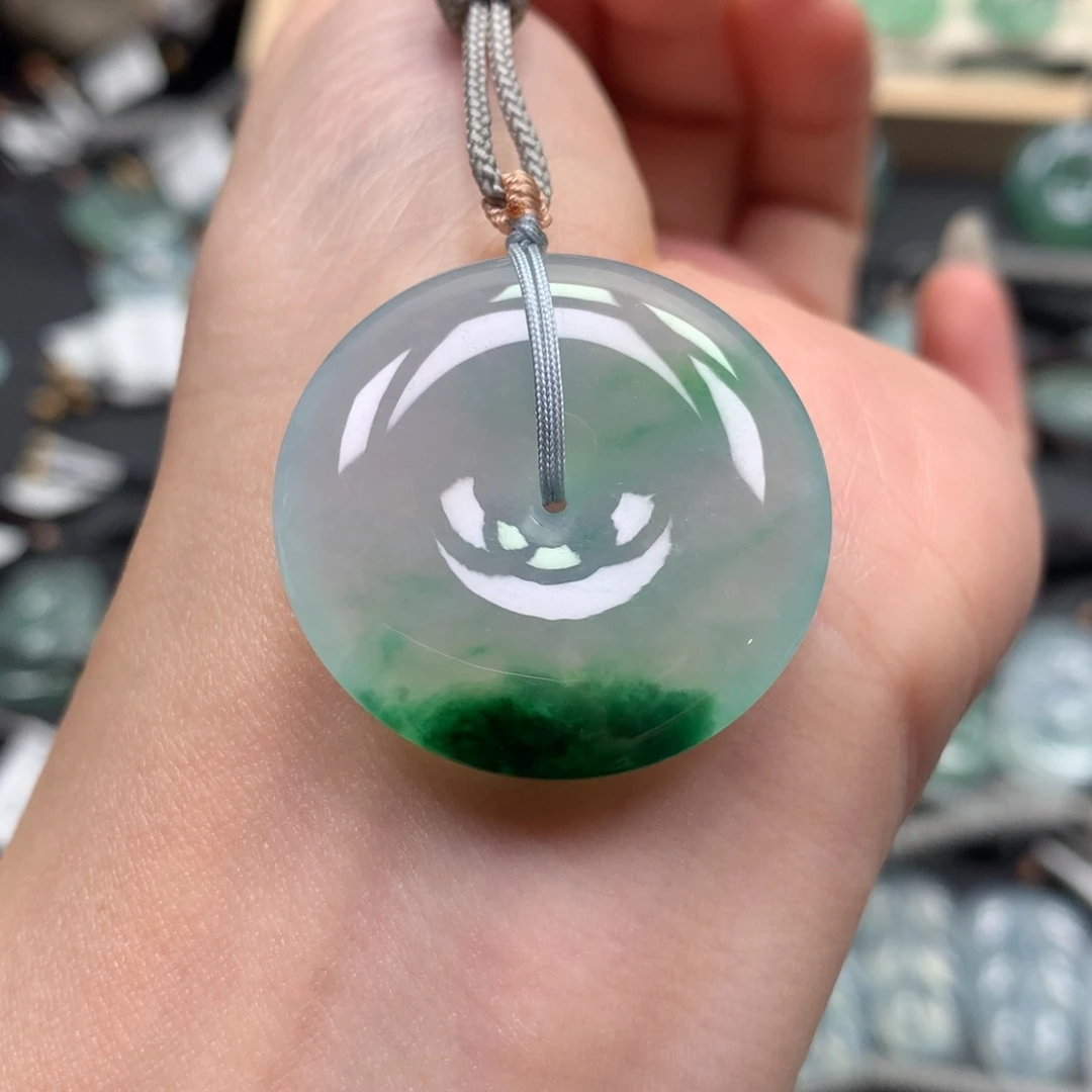 翡翠颈饰未镶嵌扣子