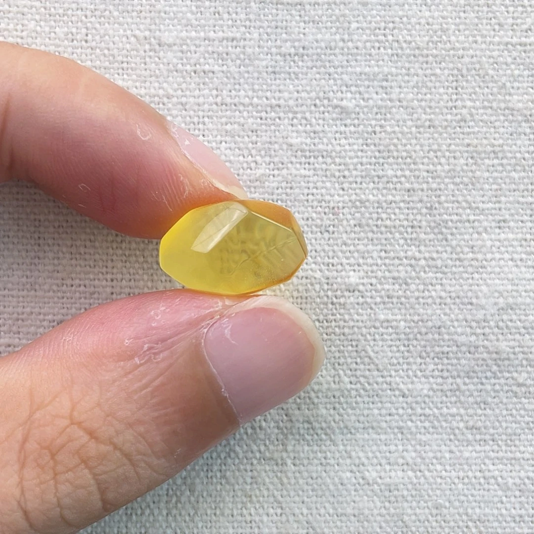 琥珀未镶嵌裸石转切