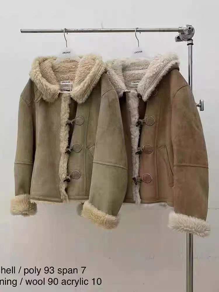 现韩国东大门atmosphere2025秋冬新复古牛角扣连帽羊羔毛外套