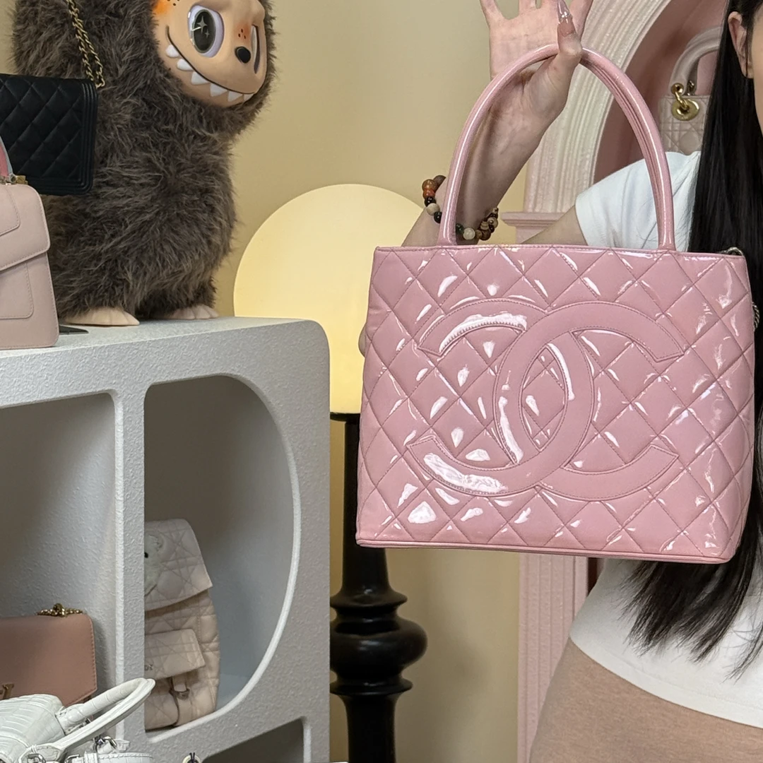 95新 Chanel/香奈儿 chanel希尔顿粉色漆皮荔枝纹手提包