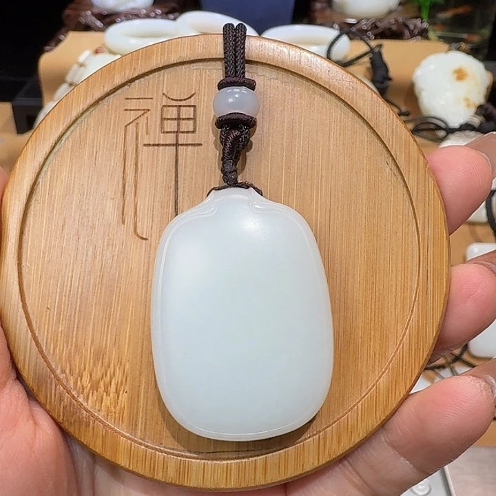 和田玉未镶嵌吊坠(赠链)