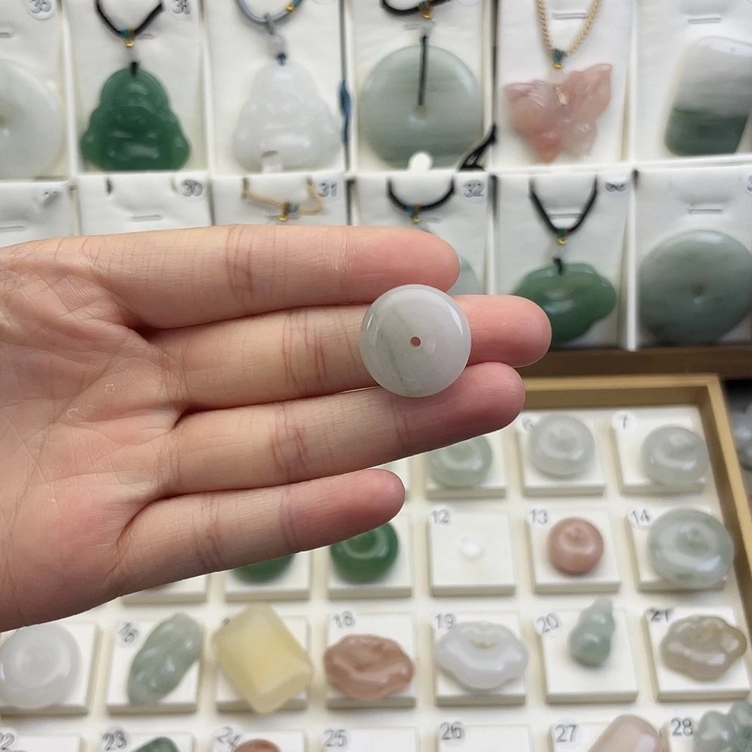 石英质玉合金颈饰