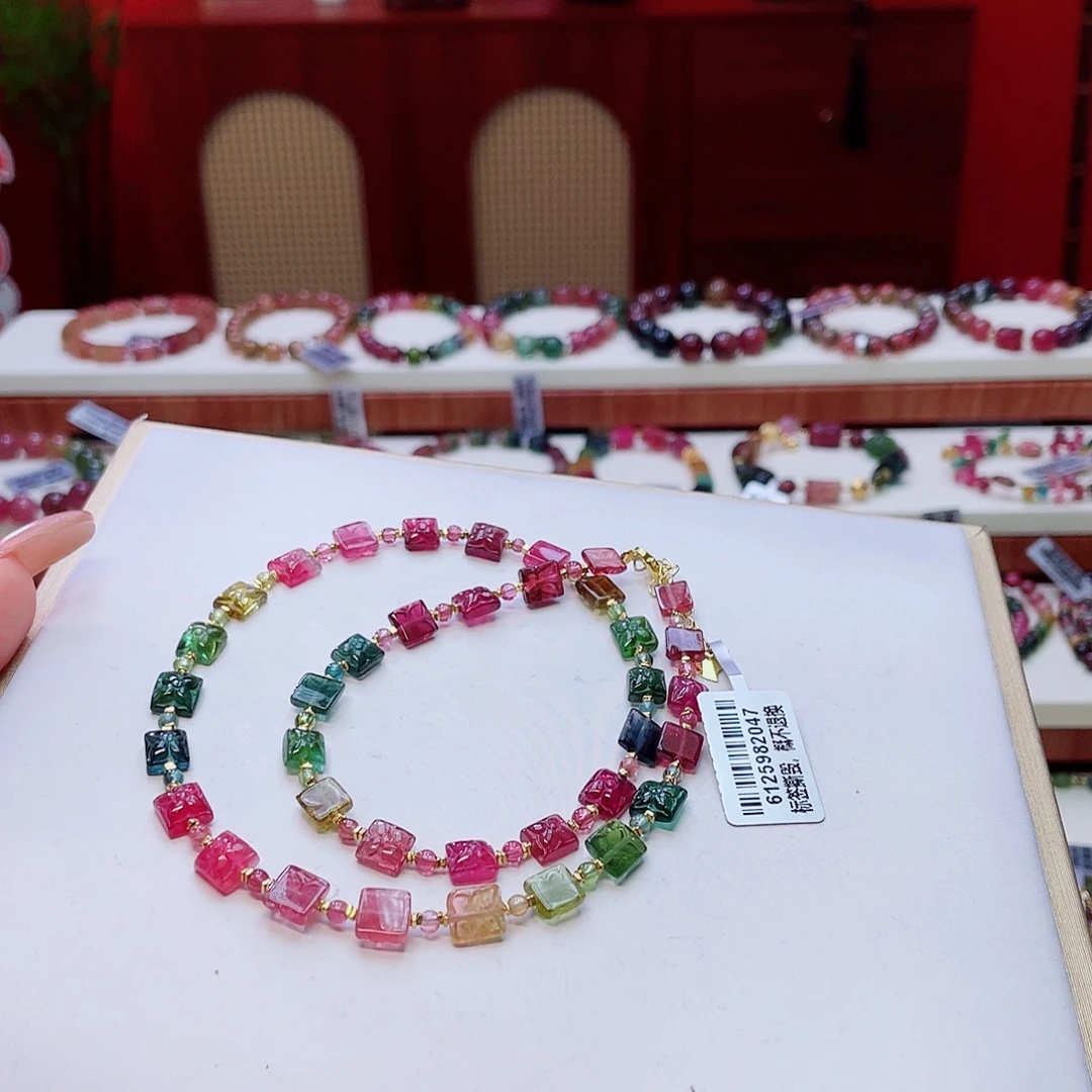 未镶嵌颈饰碧玺多样性发其一