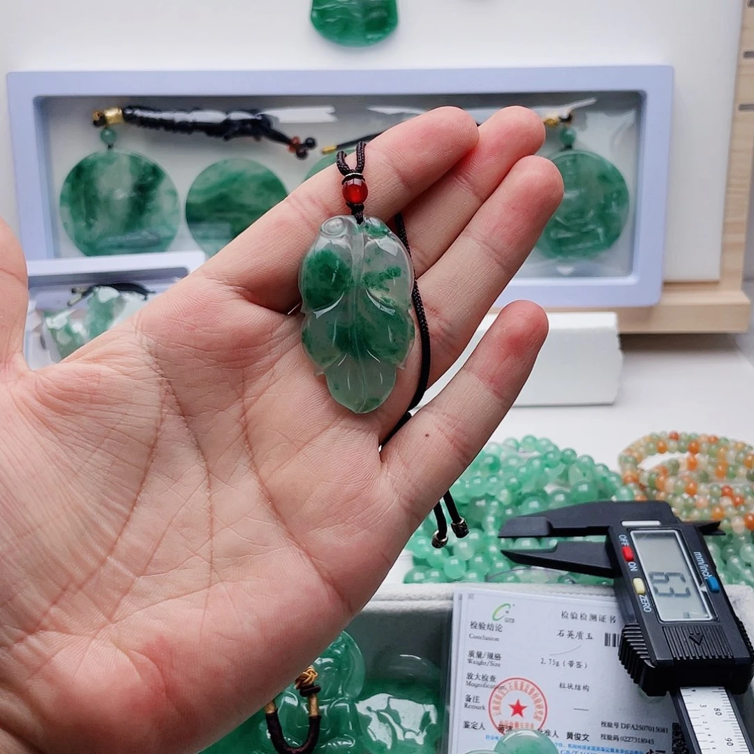 颈饰未镶嵌石英质玉
