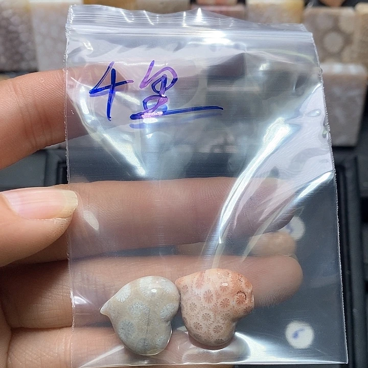 石英质玉颈饰合金