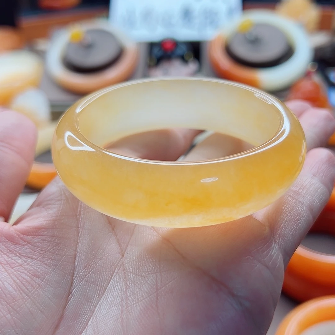 未镶嵌石英质玉（黄龙玉）手镯