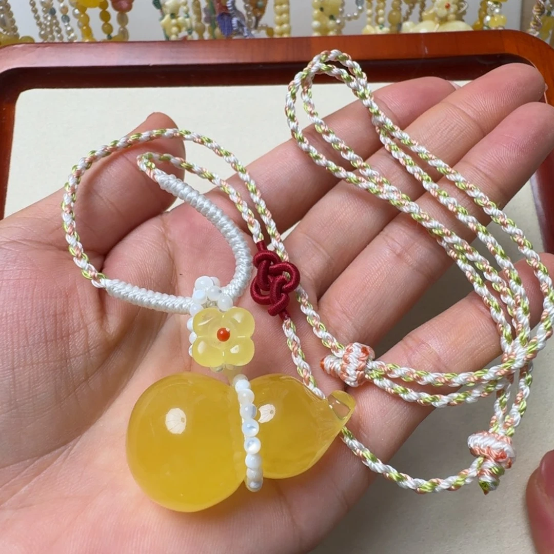 未镶嵌吊坠(赠链)蜜蜡