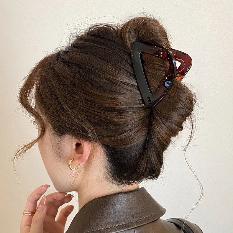 新款简约气质几何三角形发夹女中号半扎发后脑勺鲨鱼夹子个性抓夹
