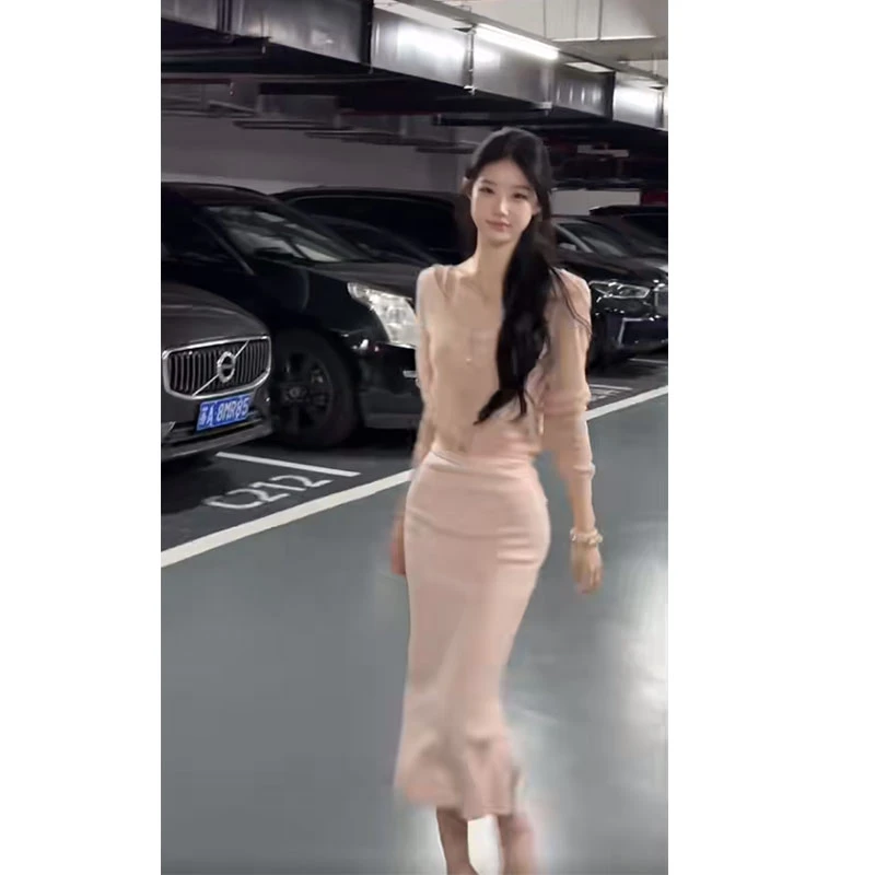 2025粉色针织开衫女新款千金小香风外套收腰修身开叉半身裙两件套