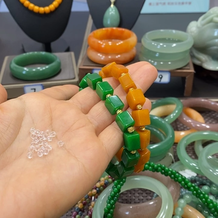 *****石英岩玉合金颈饰