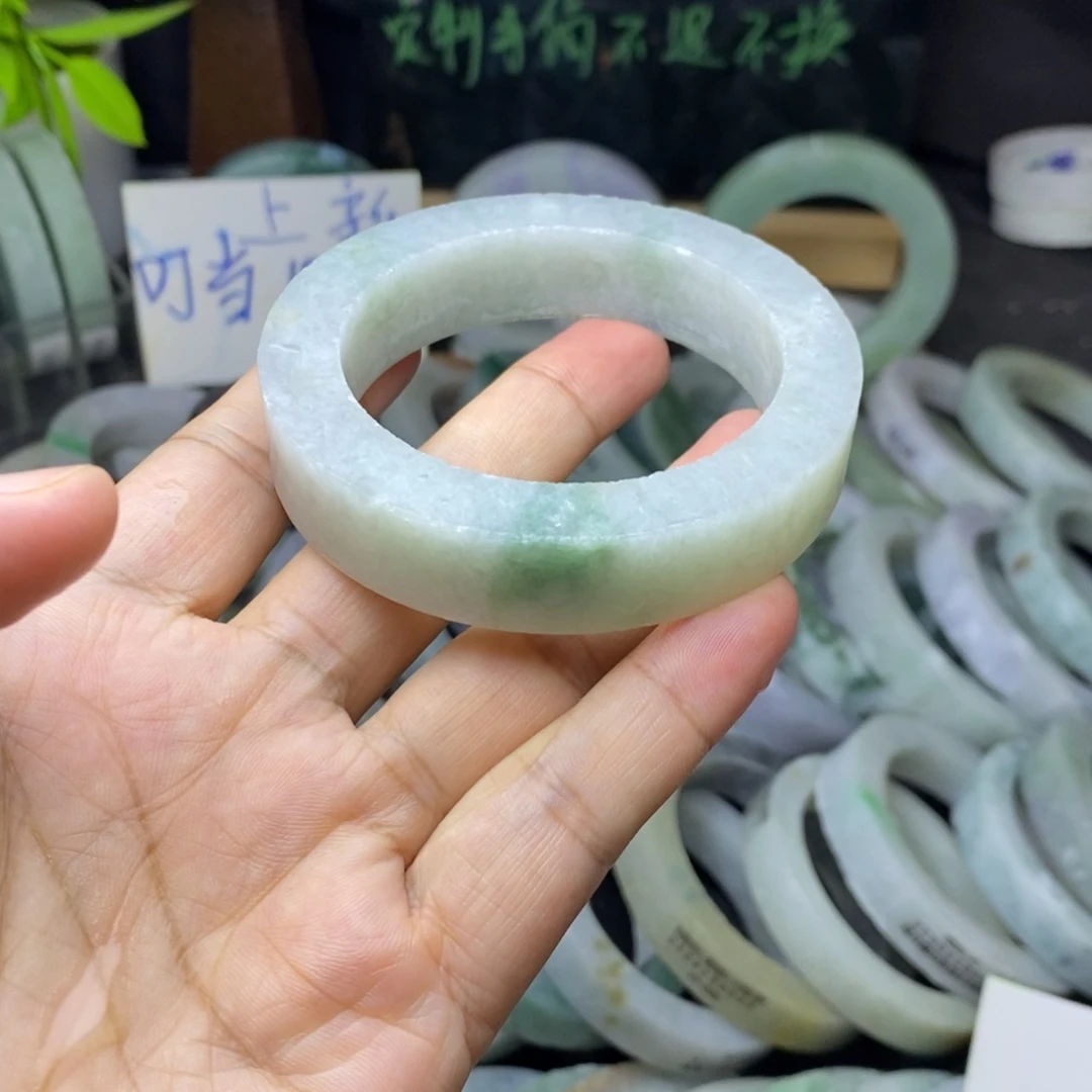 定制翡翠未镶嵌手镯