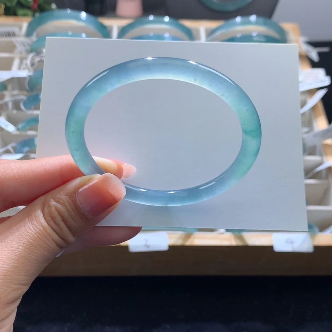 翡翠未镶嵌手镯冰蓝绿