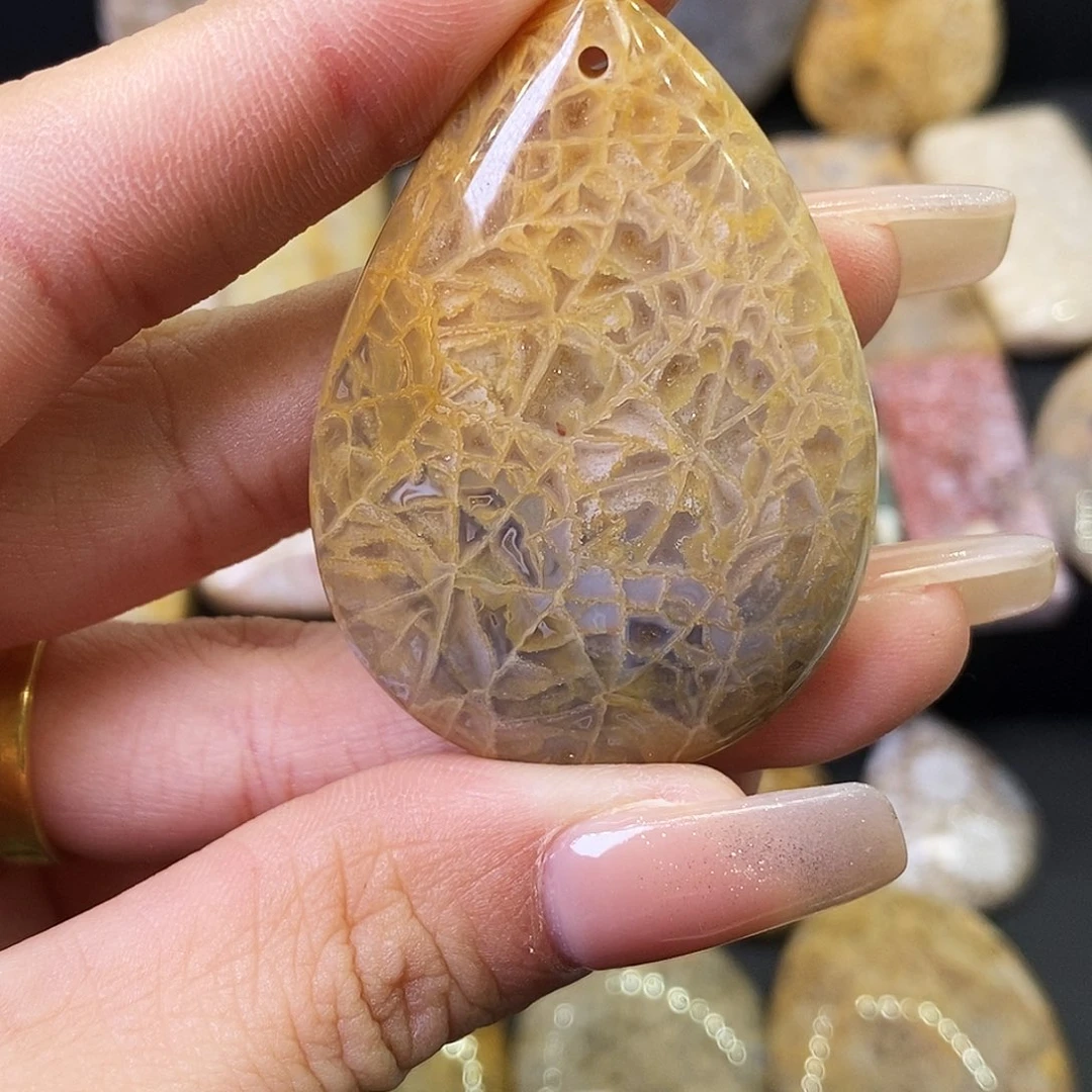 硅化玉颈饰合金仲**羽