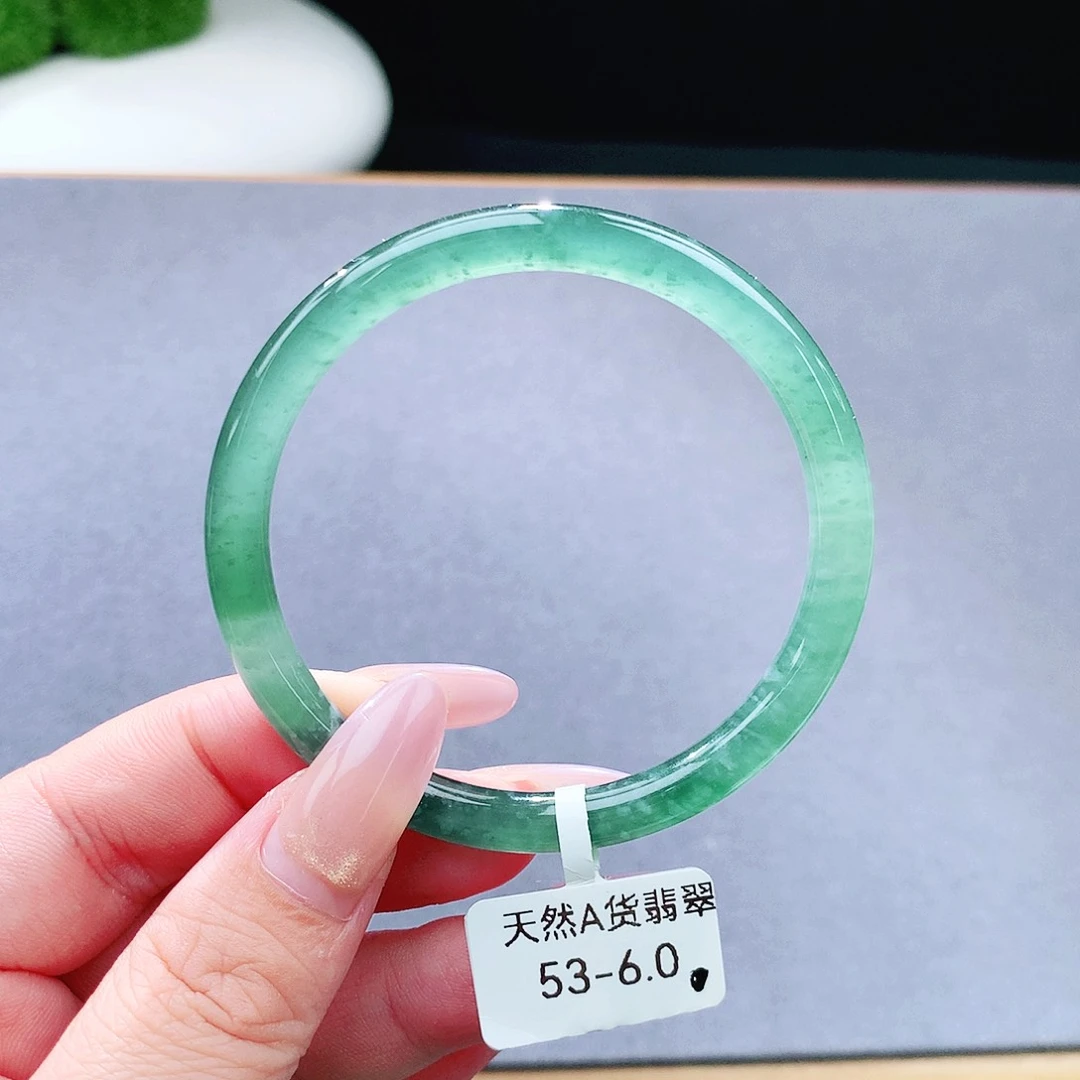 未镶嵌手镯（圆镯）翡翠