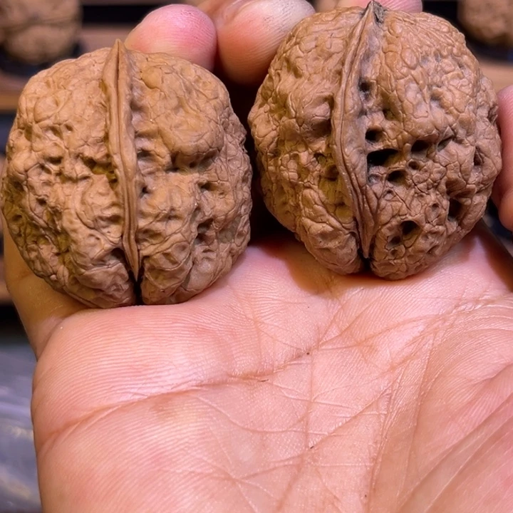 文玩核桃把件红旺云铁26号35mm