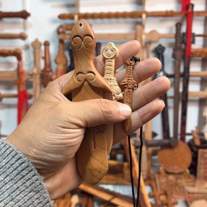 一***)桃木15厘米紫薇讳小剑，7厘米天师剑11厘米天师小剑