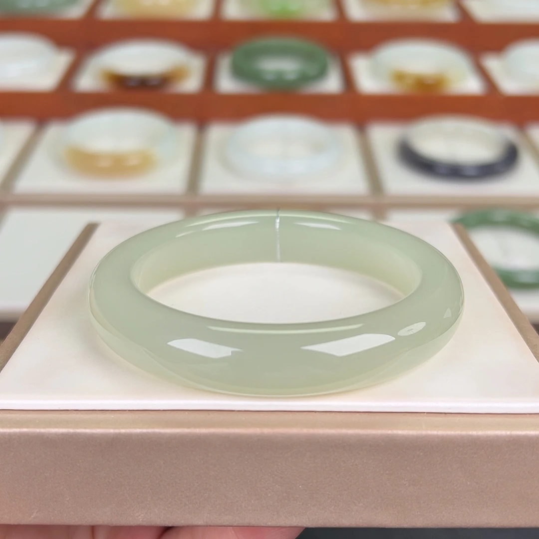 和田玉未镶嵌手镯葡萄肉