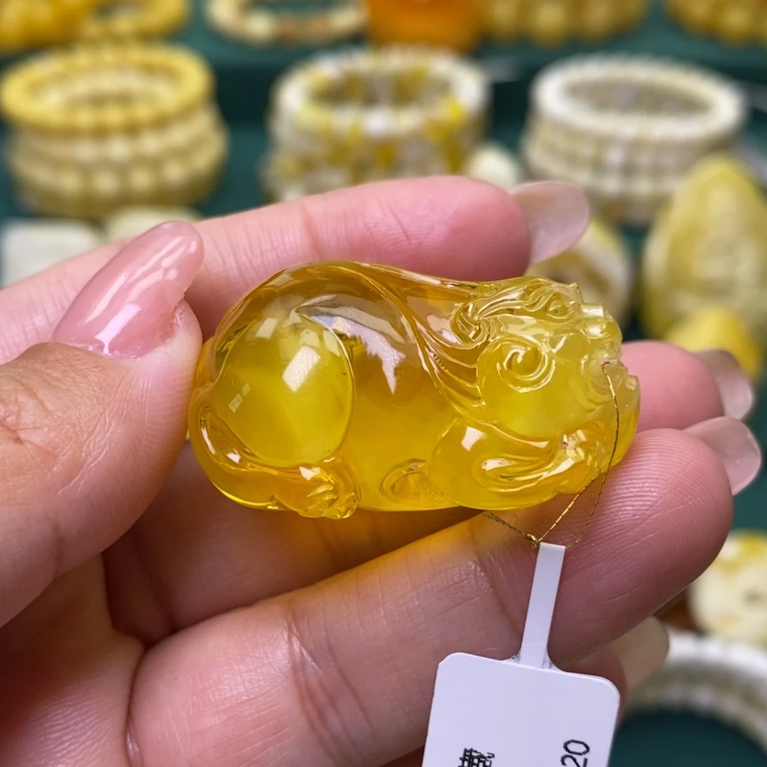 蜜蜡未镶嵌裸石貔貅