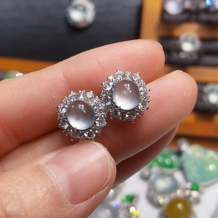 18K金镶嵌翡翠耳饰