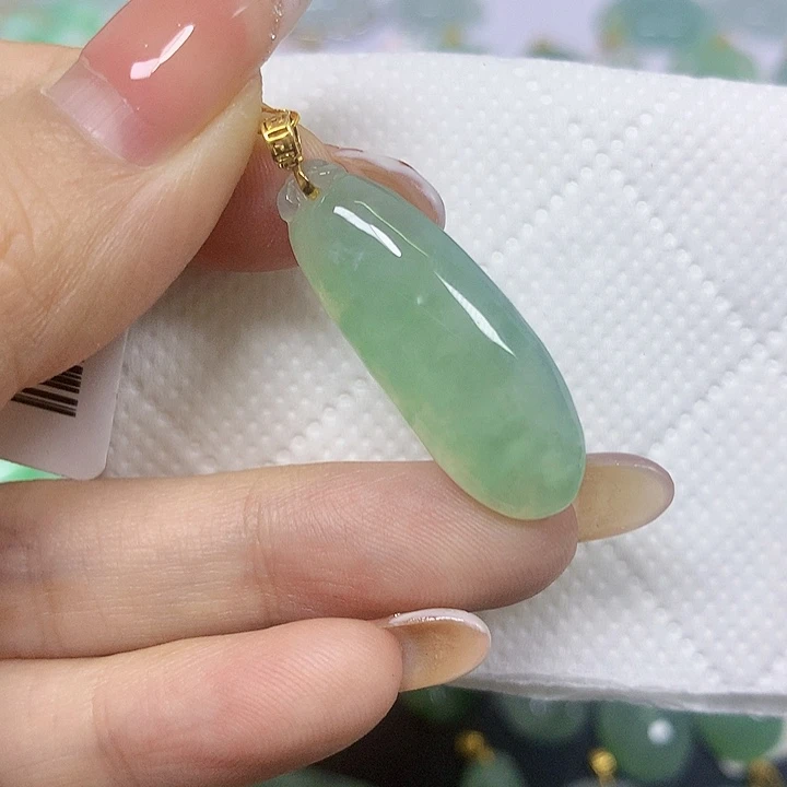翡翠18K金镶嵌颈饰挂件