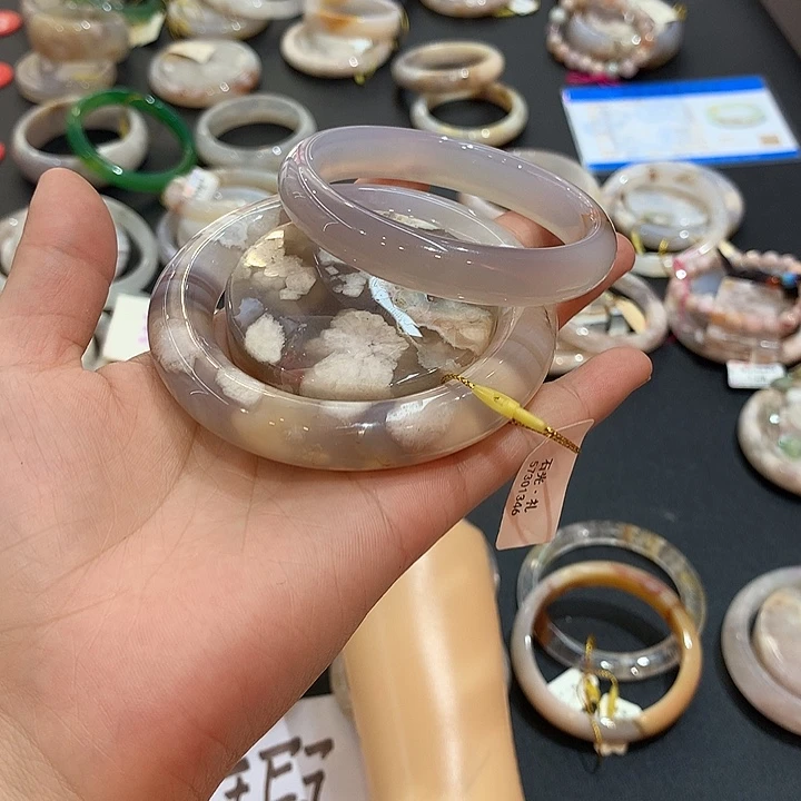 玛瑙/玉髓手镯未镶嵌草**咩012-拍下即认可有瑕疵裂