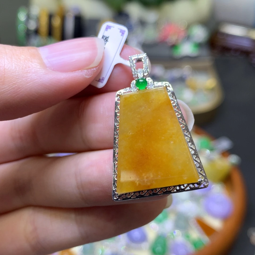 翡翠颈饰18K金镶嵌翡翠吊坠项链