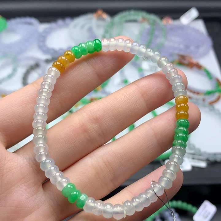 翡翠手镯未镶嵌翡翠