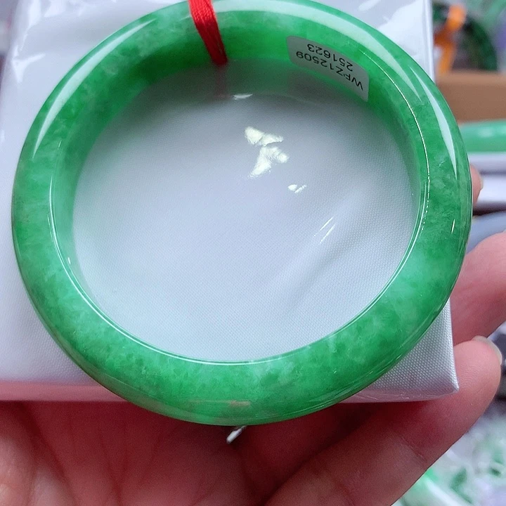 翡翠未镶嵌手镯翡翠