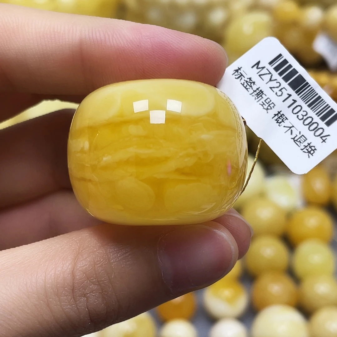 蜜蜡未镶嵌裸石32.4*25.1mm.