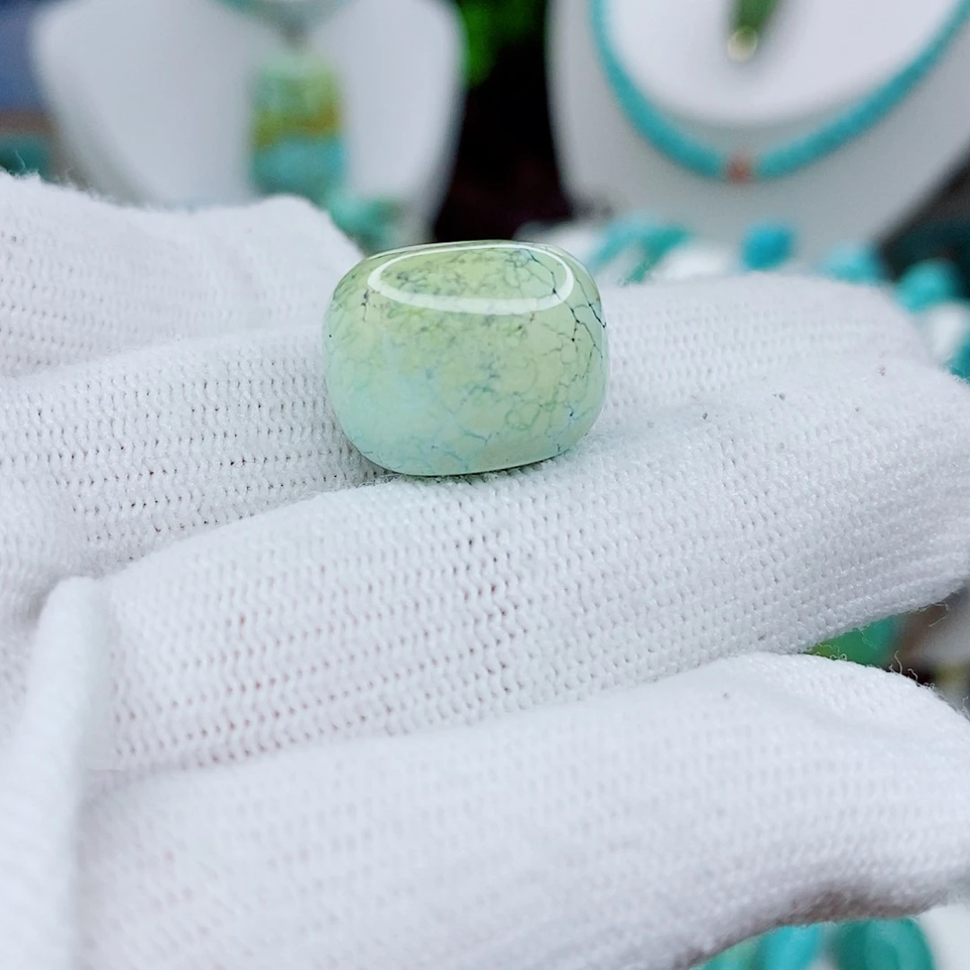 绿松石未镶嵌颈饰