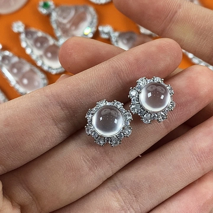 石英质玉未镶嵌颈饰