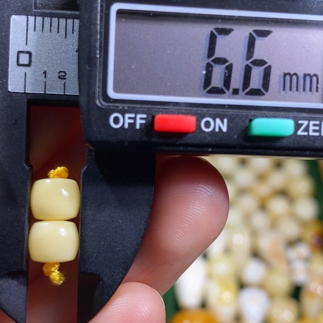 蜜蜡未镶嵌裸石配饰