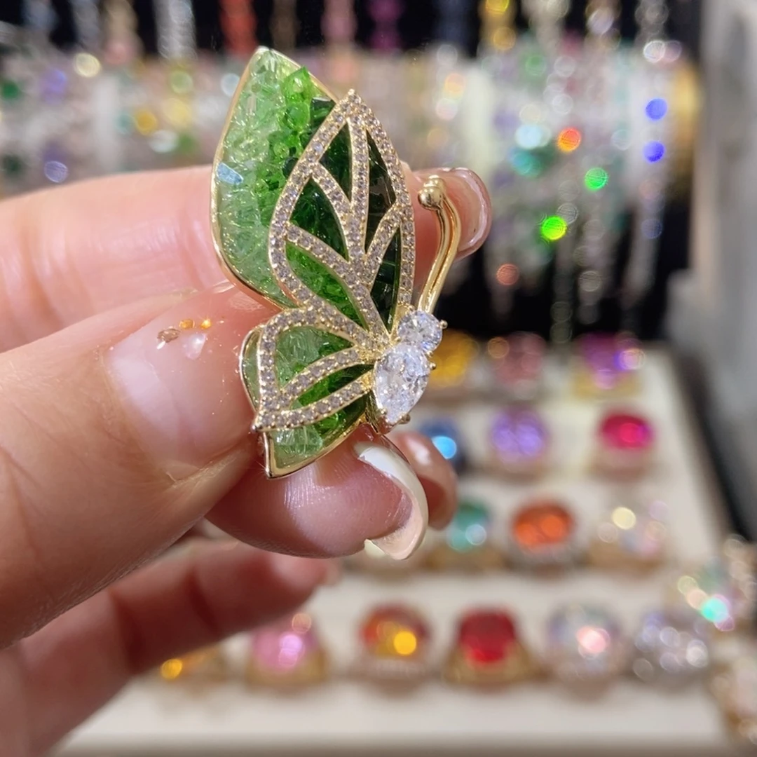 66锆石（处理）胸针