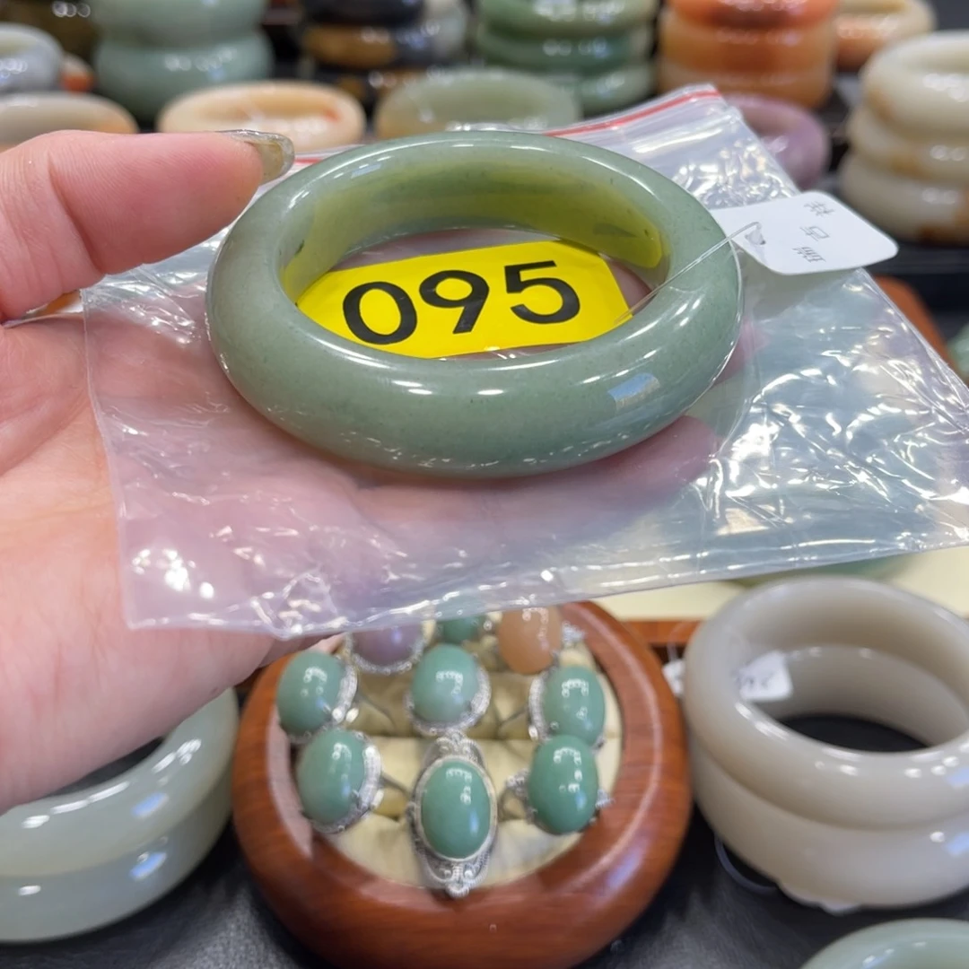 石英质玉未镶嵌手镯