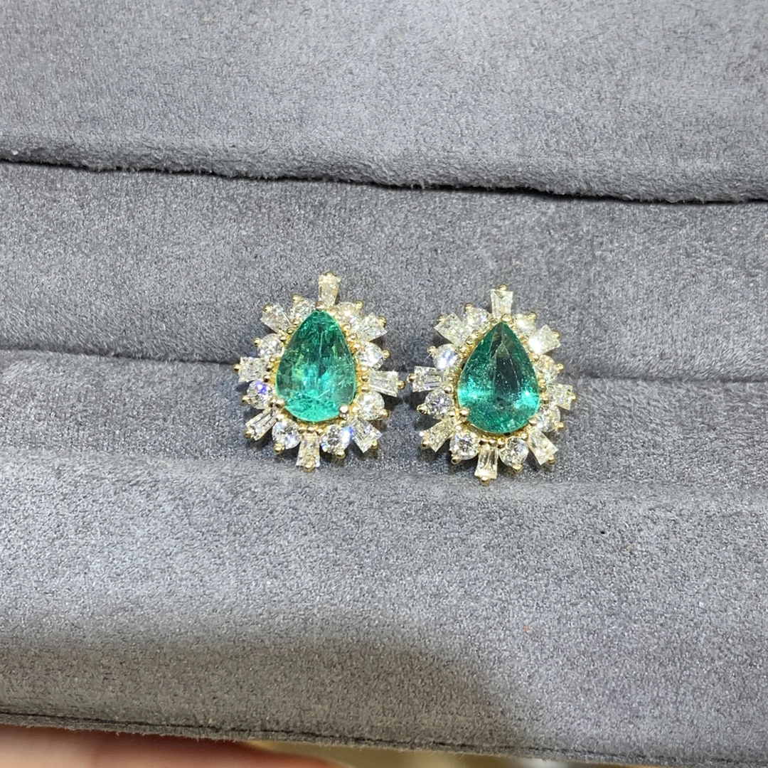 18k金天然祖母绿耳钉1.4克拉