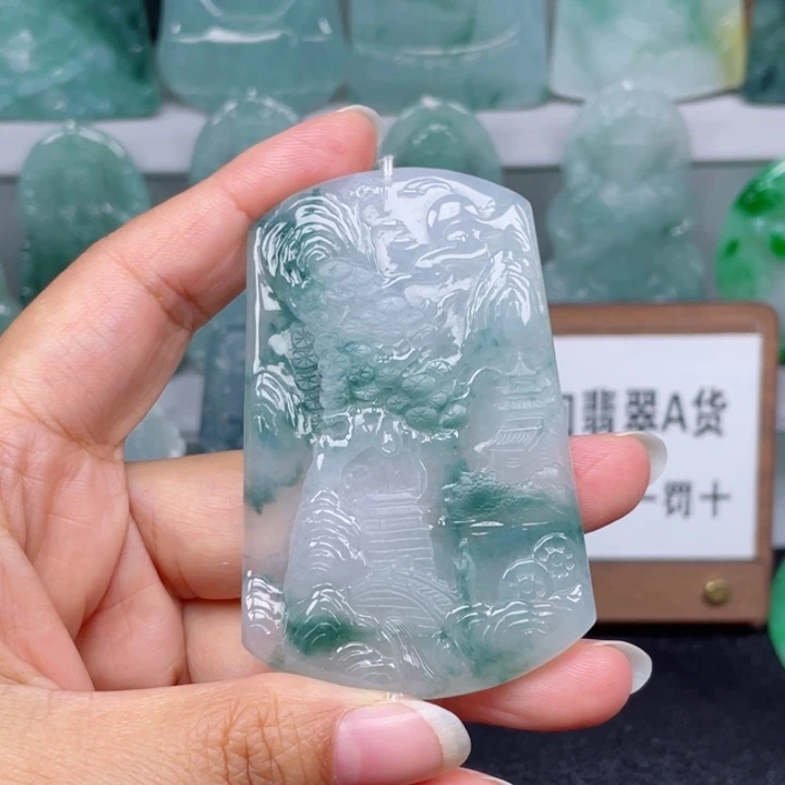颈饰未镶嵌翡翠山水牌