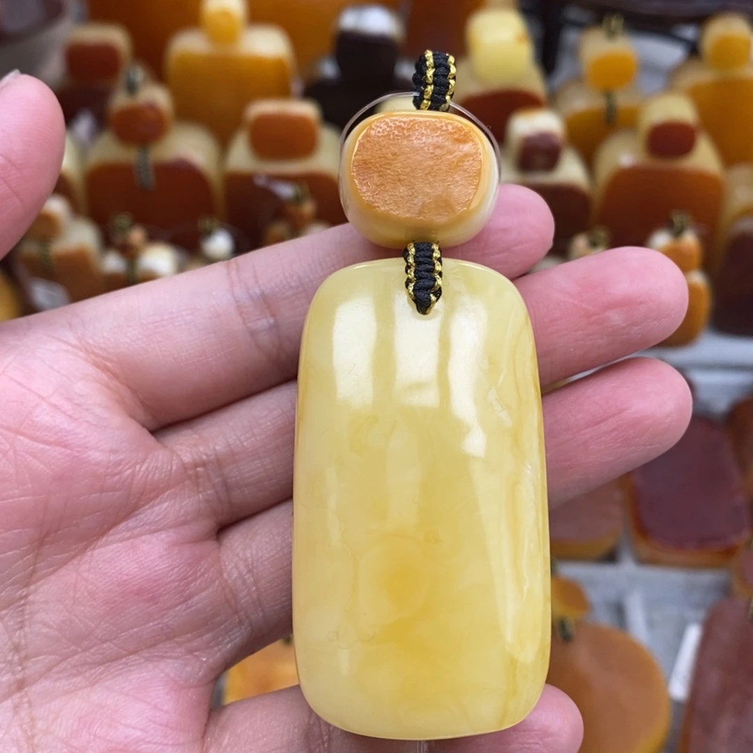 蜜蜡未镶嵌珠宝奇石