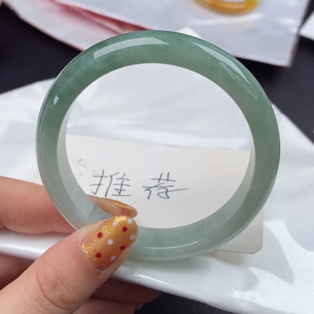 翡翠手镯未镶嵌58口