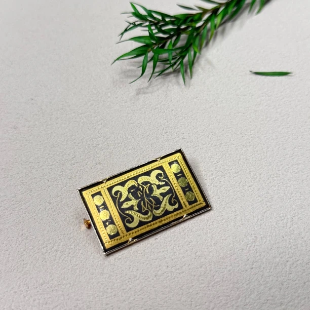 铁合金胸针 【六六中古】孤品复古金镶嵌胸针te1465