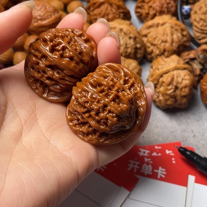 星***忧文玩核桃吊坠四座楼