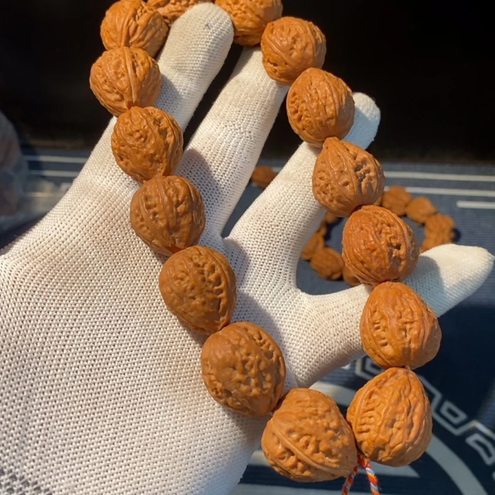 文玩核桃手串…………36