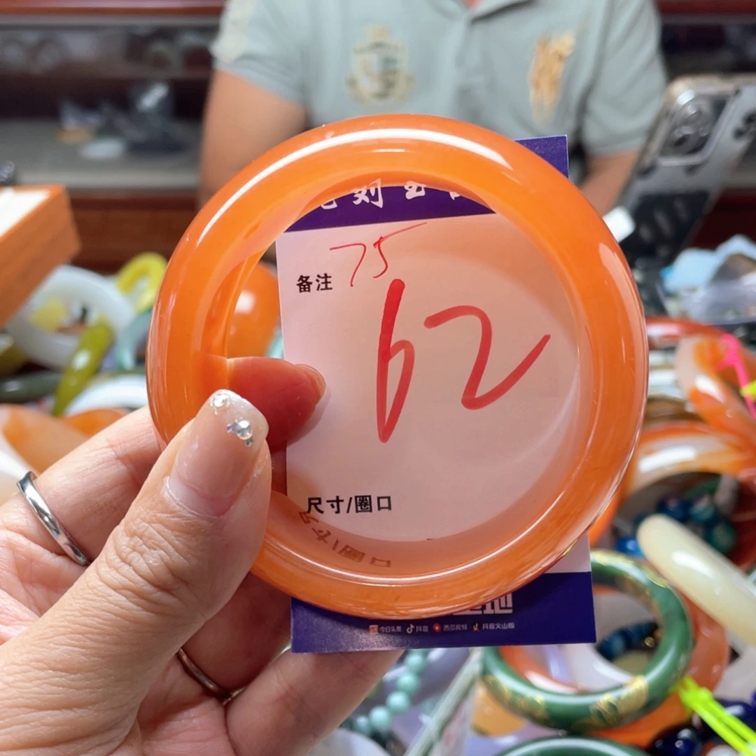 颈饰未镶嵌石英岩玉