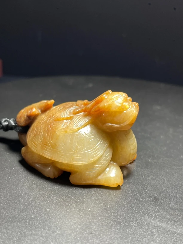 和田玉龙龟手把件