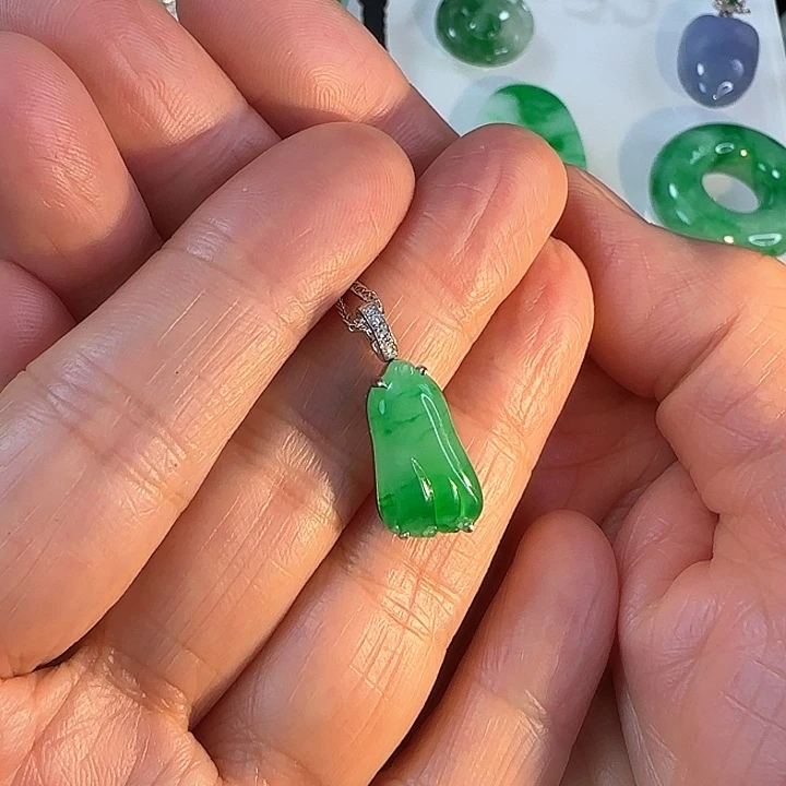 翡翠颈饰18K金镶嵌福瓜