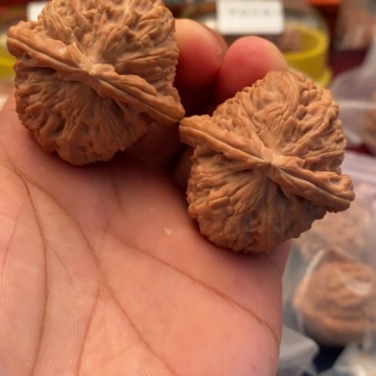 【闪购商品】文玩核桃吊坠E***²白狮