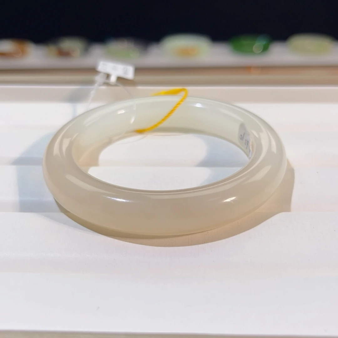 和田玉未镶嵌手镯粉白半山水