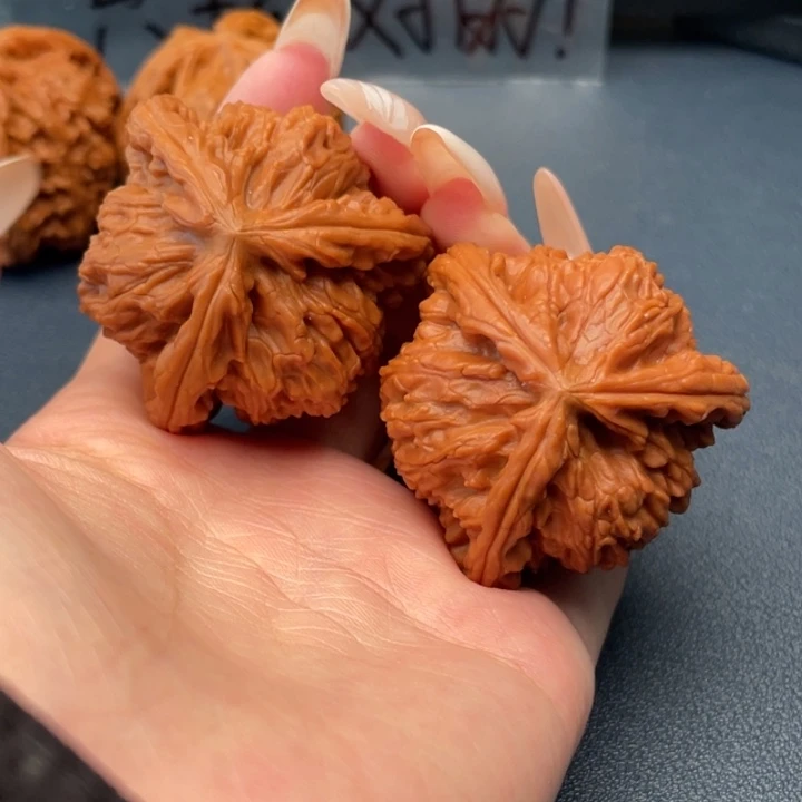 每***！文玩核桃吊坠白狮子
