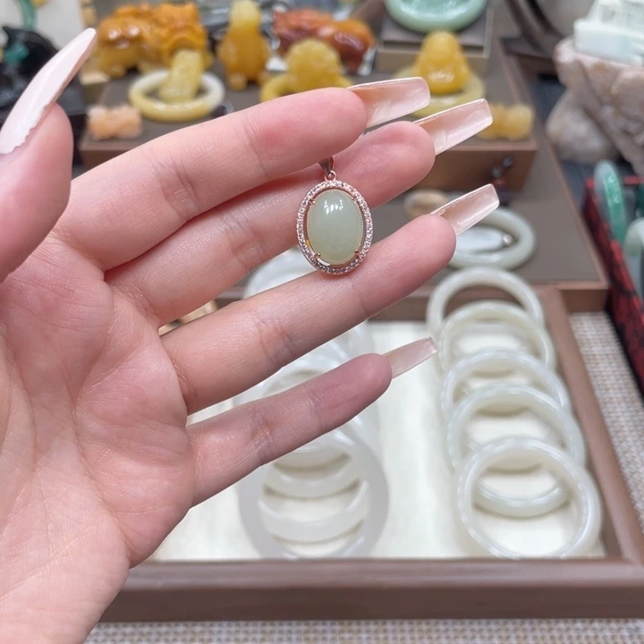 石英岩玉未镶嵌颈饰