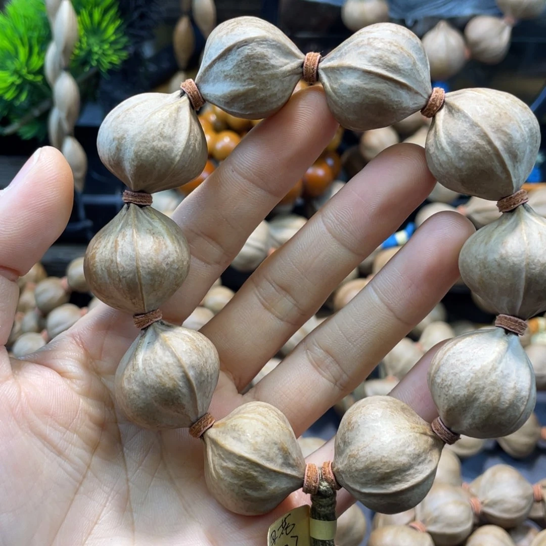 用***8橄榄核吊坠2527四花雕刻料